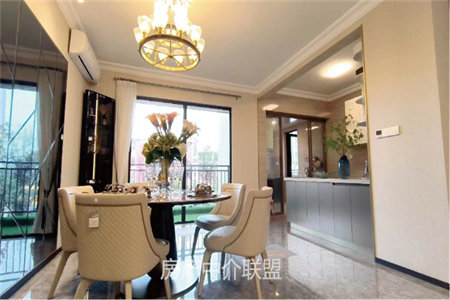 南城区彩虹苑4室2厅2卫85万133m2精装修证满两年